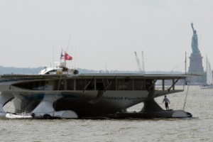Maior barco solar do mundo chega a NY para estudar os efeitos do clima  (Foto: Don Emmert/AFP)