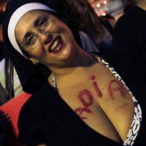 A ativista Rogéria Peixinho se vestirá de freira para protestar na Marcha das Vadias, em Copacabana
