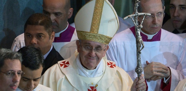 Papa Francisco chega à Catedral Metropolitana do Rio para celebrar missa
