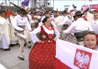 Peregrinos poloneses comemoram anúncio do papa Francisco de que a próxima Jornada Mundial da Juventude será em Cracóvia, na Polônia, em 2016. - Reprodução