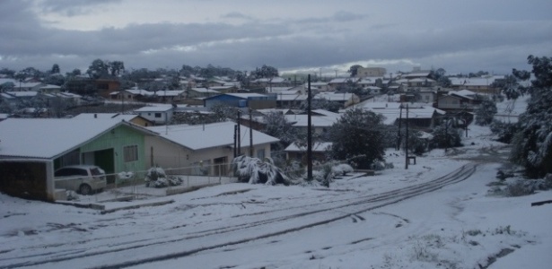 Neve e geada cobriram a cidade de São Bonifácio (PR) em julho