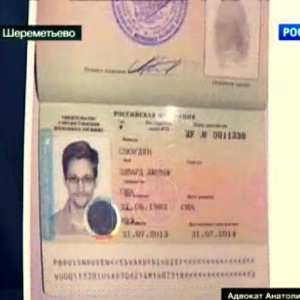 Imagem de vídeo registra visto temporário de Edward Snowden para entrar na Rússia