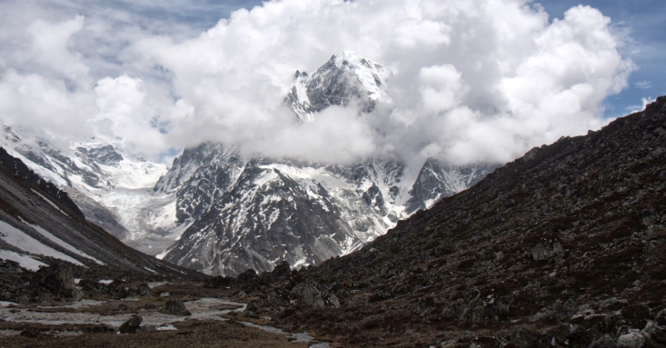  - 5ago2013---as-geleiras-do-himalaia-a-mais-alta-cadeia-de-montanhas-localizada-entre-india-e-china-devem-diminuir-pela-metade-no-proximo-seculo-em-decorrencia-das-mudancas-climaticas-preve-estudo-da-1375736408995_956x500