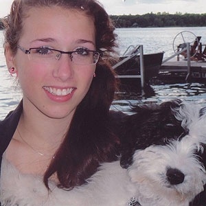 Reprodução/Facebook Rehtaeh Parsons, 17, teria sido estuprada por quatro jovens. A foto de conteúdo pornográfico foi parar na internet, e ela passou a sofrer bullying