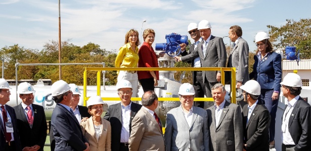 A presidente Dilma Rousseff e o governador de SP, Geraldo Alckmin, participaram de cerimônia de inauguração de duto em Ribeirão Preto (SP)