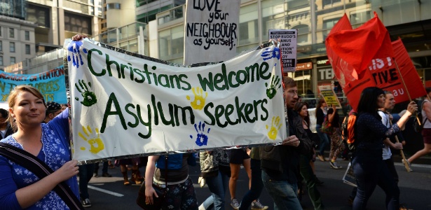 Manifestantes na Austrália protestam contra política de caça a imigrantes ilegais do governo do país, em Sidney, em 2013