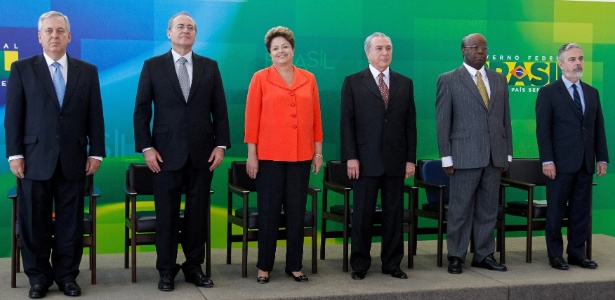 A presidente Dilma Rousseff empossou na manhã desta quarta-feira (28) o diplomata Luiz Alberto Figueiredo Machado (primeiro à esquerda) para o cargo de ministro das Relações Exteriores