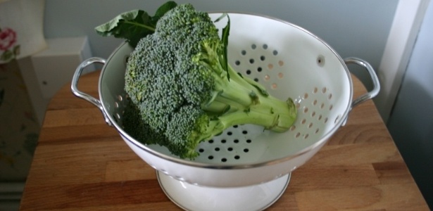 O brócolis encontrado nos supermercados tem o composto glucoraphanin, mas em menor quantidade
