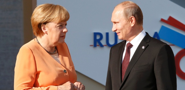 A chanceler alemã, Angela Merkel, e o presidente russo, Vladimir Putin, em foto de 2013