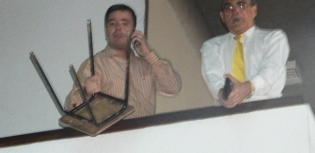 O subsecretário de Segurança Pública da Bahia, Ari Pereira, fez disparos de arma de fogo para dispersar integrantes do MST que haviam invadido o prédio da secretaria em Salvador