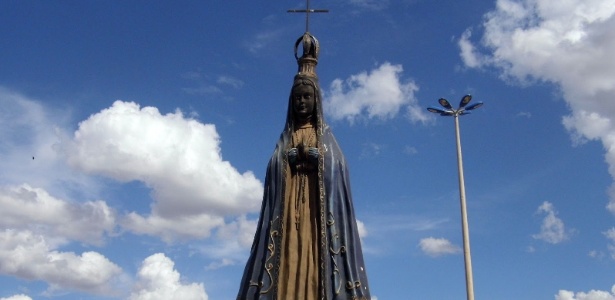 Pastor quer retirar imagem de Nossa Senhora Aparecida em Águas Lindas de Goiás (cidade goiana que fica no entorno do Distrito Federal)