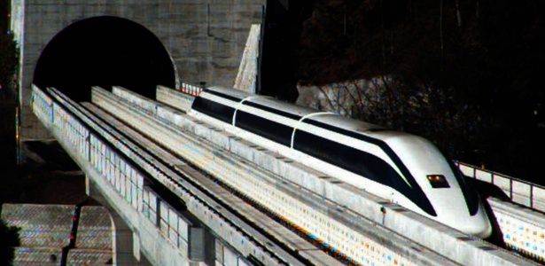 12.dez.1997 - Empresa japonesa Central Japan Railway Co. testa protótipo do trem Maglev, um modelo ultrarrápido que 'flutua' magneticamente acima dos trilhos e alcançou, em teste, 521 km/h, de acordo com a companhia