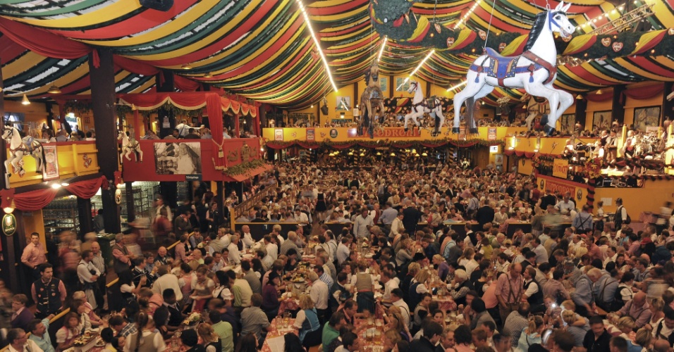 Oktoberfest: o maior festival de cerveja das Américas 