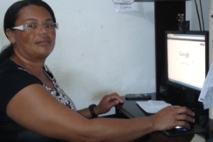 A empregada doméstica Jane Cabral, 39, moradora de Maceió, omprou um computador novo no ano passado para o filho fazer os trabalhos escolares e contratou um serviço de internet banda larga