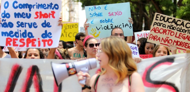 28.set.2013 - Mulheres participam de Marcha das Vadias em Ribeirão Preto (SP)