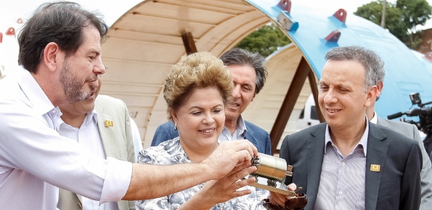 Dilma em Fortaleza ao lado do ministro Alexandre Padilha e do governador Cid Gomes (Pros-CE)