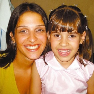 Isabella Nardoni com a mãe, Ana Carolina Oliveira