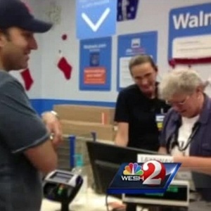 Empresário americano resolve quitar dívidas de cerca de 80 clientes de uma loja do Walmart da Flórida (EUA)
