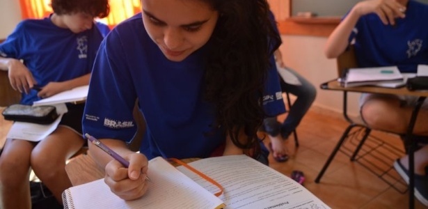 Alunos de escola pública se preparam para olimpíadas internacionais de matemática