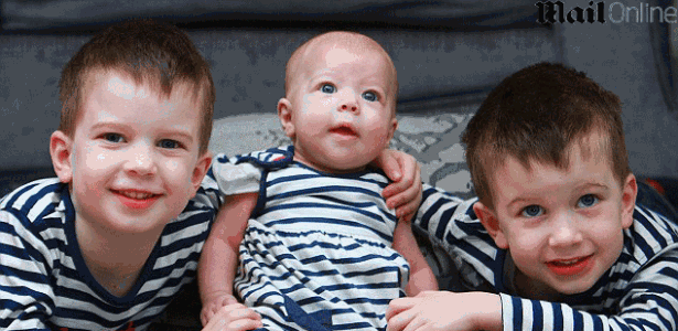 Os trigêmeos James, Elizabeth e Daniel, que nasceram com cinco anos de diferença