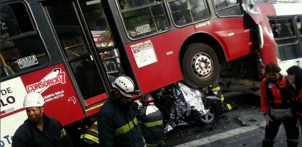 Ônibus esmagou carro em acidente nesta quarta-feira (12) na zona sul de São Paulo