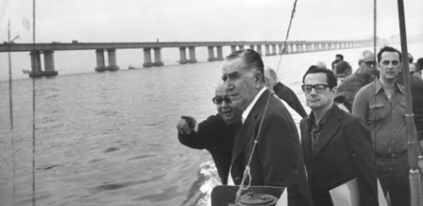 Médici visita as obras da Ponte Rio-Niterói, em 1973