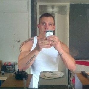 Ashley Keast foi preso após enviar fotos pelo WhatsApp para amigos de vítimas que ele furtou