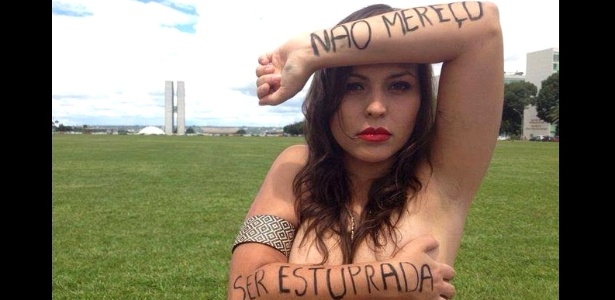 29.mar.2014- A campanha Não Mereço Ser Estuprada, iniciada no Facebook pela jornalista Nana Queiroz (foto), propõe que internautas tirem a roupa e se fotografem com cartaz contra a violência sexual