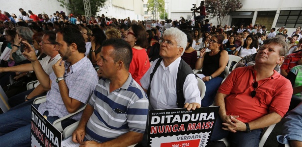 Ato público "Ditadura Nunca Mais: 50 anos do golpe militar" foi realizado na antiga sede do Doi-Codi, centro de tortura e repressão na época do regime militar, em São Paulo
