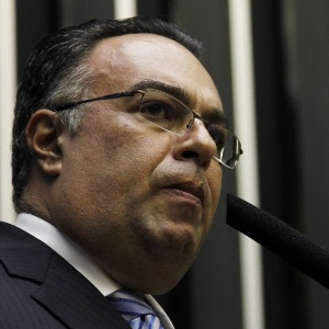 Vice-presidente da Câmara dos Deputados, André Vargas (PT-PR), faz discurso em que admite que cometeu um "equívoco" ao utilizar uma aeronave emprestada pelo doleiro Alberto Yousseff , na última quarta-feira (2)
