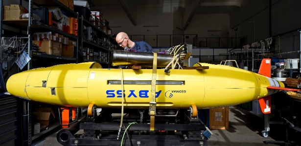 O veículo submarino fará uma varredura por sonar do solo do oceano, inicialmente cobrindo uma área de 40 km quadrados