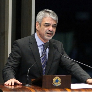 Humberto Costa é líder do PT no Senado