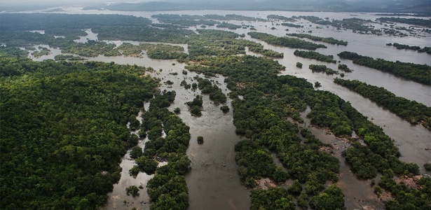 Vista aérea dos pedrais da Volta Grande do Xingu, trecho do rio que sera impactado pela construção da hidrelétrica de Belo Monte