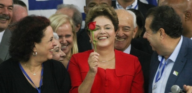 O presidente nacional do PDT, Carlos Lupi (à dir.) durante ato de apoio do partido à reeleição de Dilma