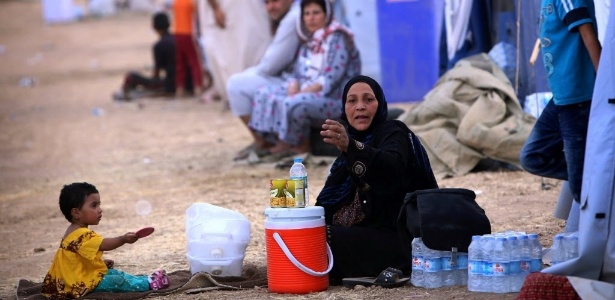 Famílias iraquianas fugiram em massa de Mossul, cidade dominada por jihadistas