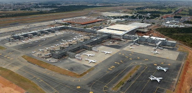 16.jul.2014 - Com cinco meses de atraso, concessionária prevê fim das obras do aeroporto de Viracopos, em Campinas, para outubro 