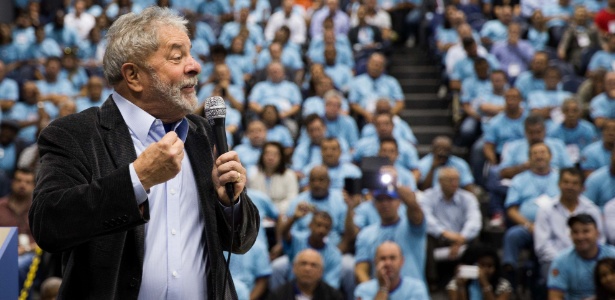 O ex-presidente Lula criticou as declarações de FHC sobre o voto em Dilma