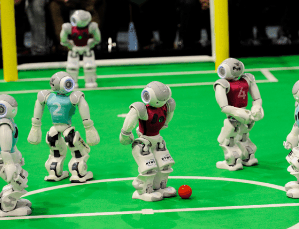 23.jul.2014 - A RoboCup 2014 reúne robôs para competirem em diversas categorias, como partidas de futebol