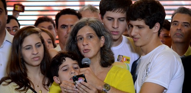 Renata Campos participa junto com os filhos de encontro com lideranças do PSB
