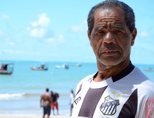 Edvaldo dos Santos, 63, trabalha há 42 anos como pescador. Ele conta que sempre teve o sonho de aprender a ler e escrever