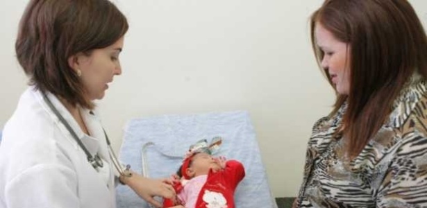 Bom funcionamento faz com que pacientes como Cintia (à direita) deixem atendimento privado