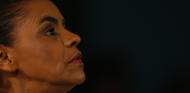 5.out.2014 - Marina Silva (PSB) fala com jornalistas após ficar de fora do segundo turno das eleições