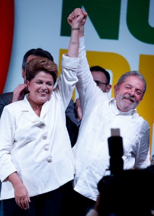 26.out.2014 - A presidente reeleita Dilma Rousseff comemora a reeleição com o ex-presidente Lula em Brasília