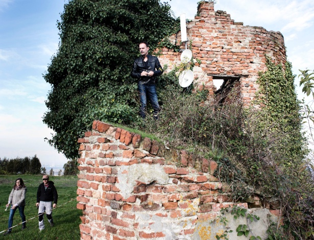 Daniele Trinchero, professor da Universidade de Turim, instalou uma antena de internet sem fio em Verrua Savoia, pequena cidade italiana com 1.500 moradores