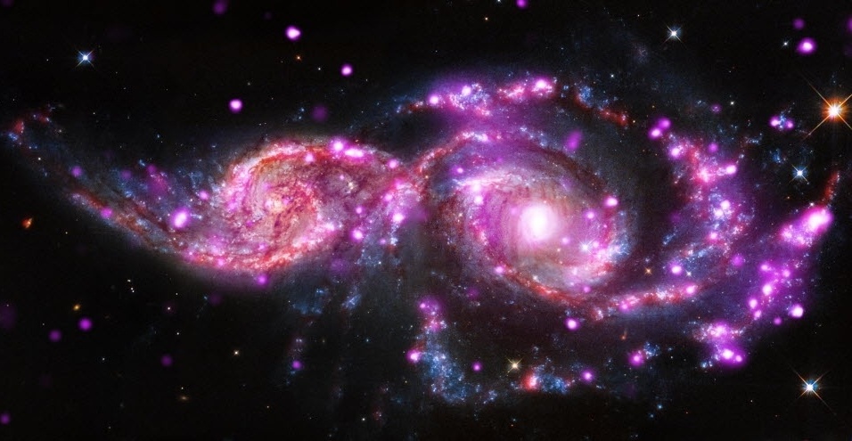 Moon hoax... - Página 2 12dez2014---galaxias-coloridas---imagem-divulgada-pela-nasa-feita-pelo-telescopio-espacial-hubble-mostra-o-par-de-galaxias-ngc-2207-e-ic-2163-localizadas-a-cerca-de-130-milhoes-de-anos-luz-da-terra-1418404623549_956x495