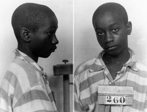 Em 1944, George Stinney, 14, foi julgado culpado pela morte de duas garotas brancas e executado em apenas 83 dias após o crime
