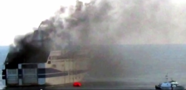 Incêndio atinge balsa italiana que tinha partido da cidade grega de Patras