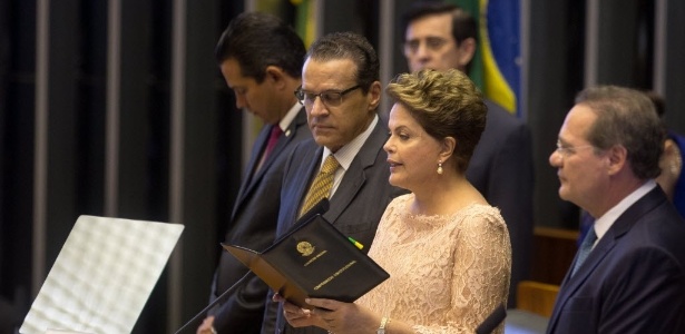 A presidente Dilma Rousseff faz juramento em cerimônia de posse no Congresso