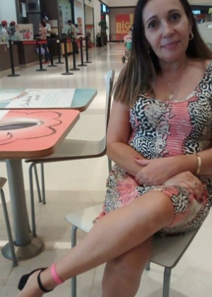 A escriturária Lourdes Guimaraes, 50, usa uma pulseira no tornozelo como prevenção, e para evitar o cheiro forte