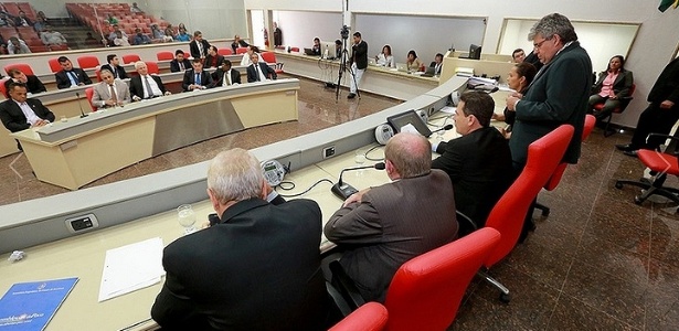 Deputados trabalham na Assembleia Legislativa de Rondônia